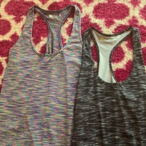 Bundle of 2 tank tops